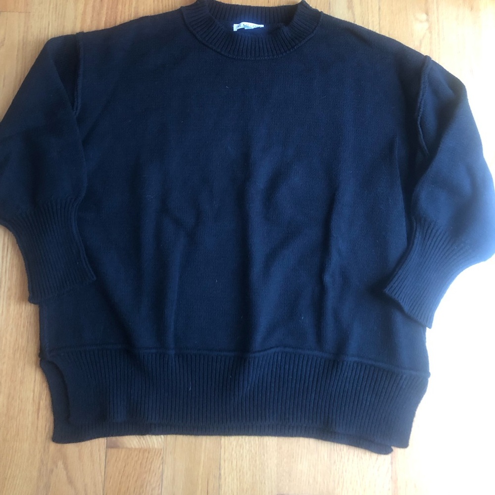 Aemi and Co. ina oversized sweater - Picture 3 of 6